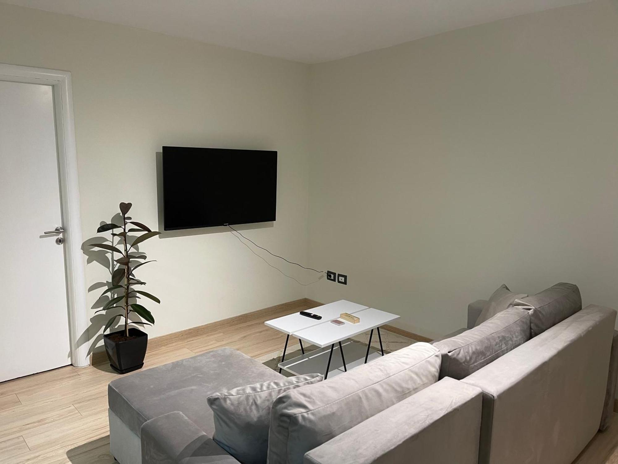 White Apartment, In The Center Of Tirana Exterior photo