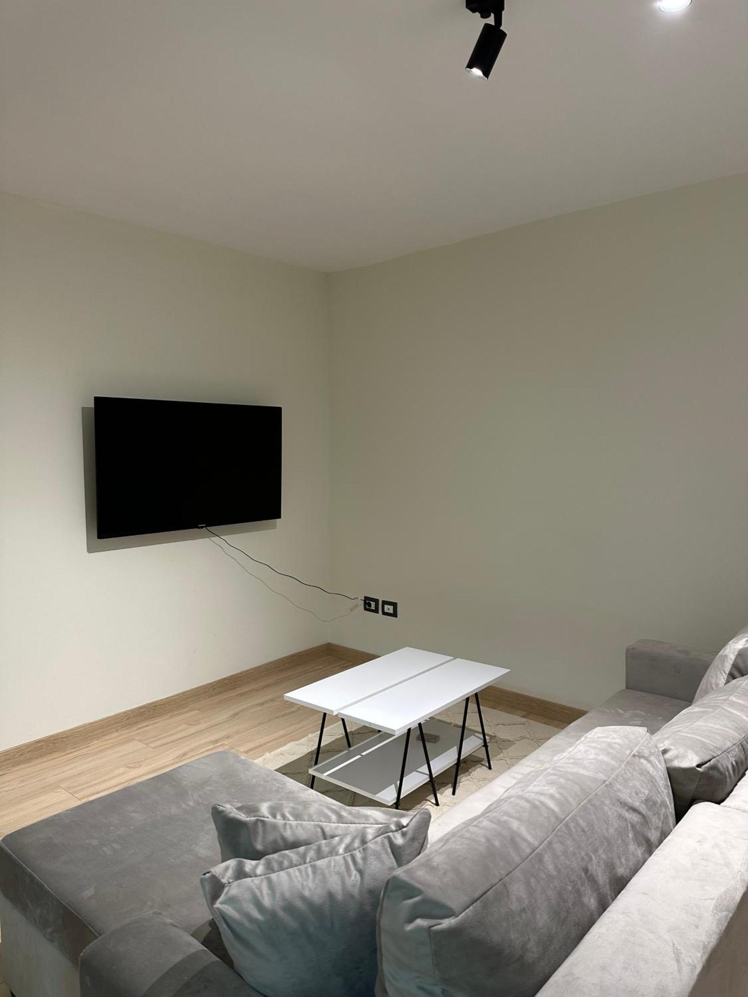 White Apartment, In The Center Of Tirana Exterior photo